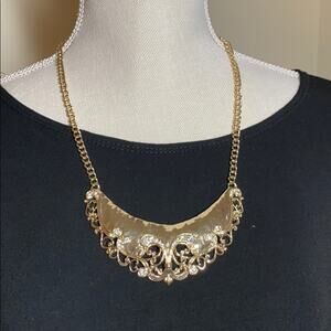 Beautiful gold statement necklace 22"